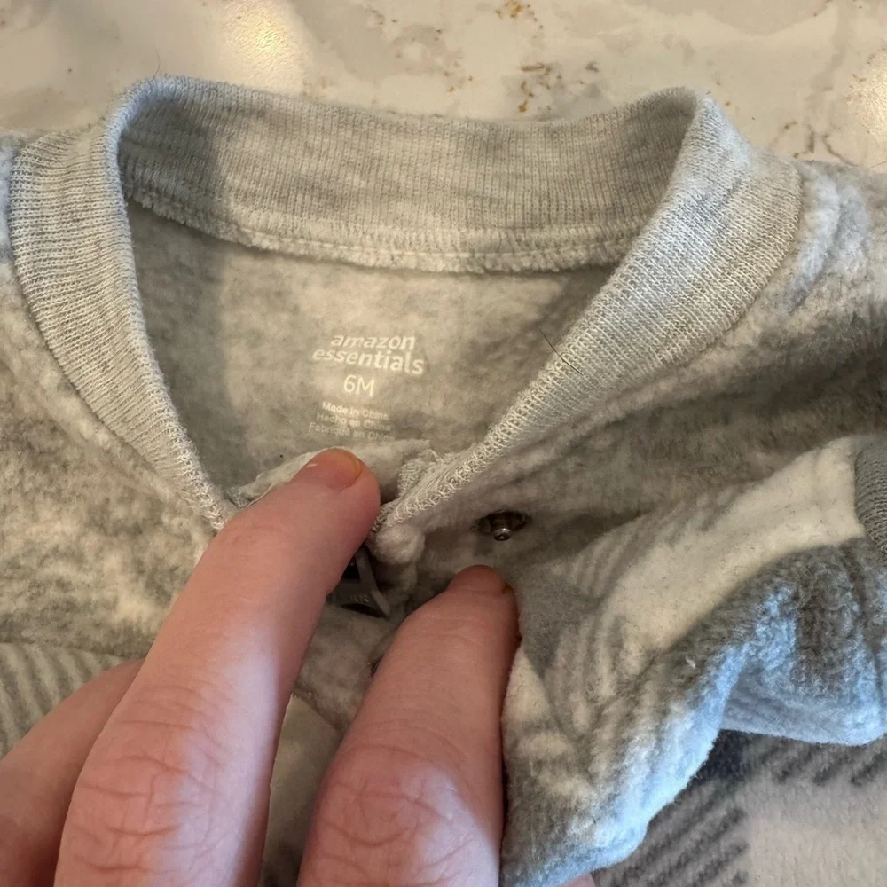 Amazon essentials 3-6Months - Gray and White Plaid Kids One Piece Fleece Footies
